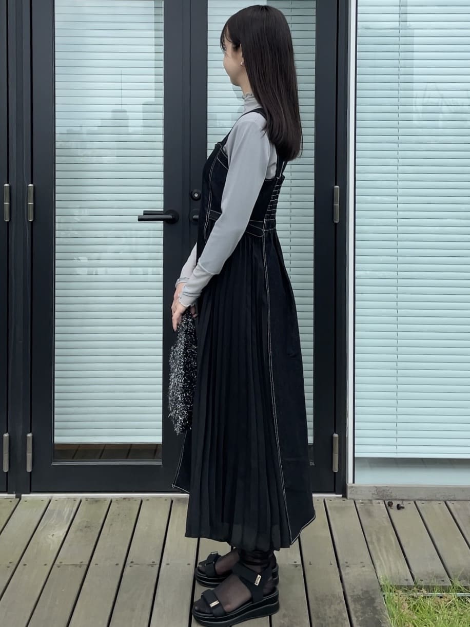 NATSUMIさんの「grove｜デニムサイドプリーツジャンドレ」を使ったコーディネート