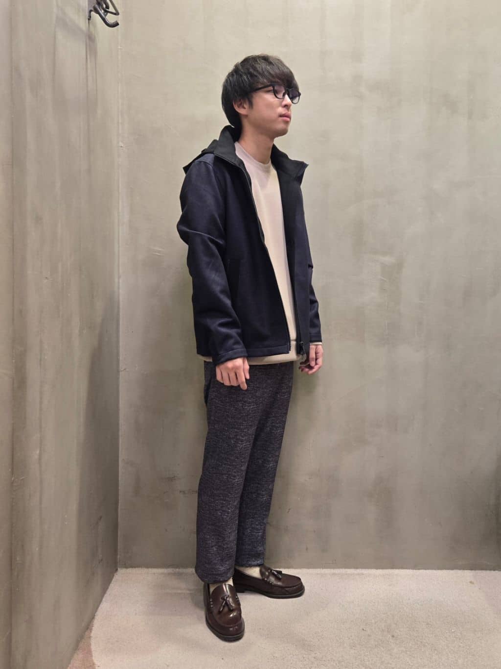 白木駆さんの「TAKEO KIKUCHI｜【ONOFF対応】TRダブルニット ストレッチパンツ」を使ったコーディネート