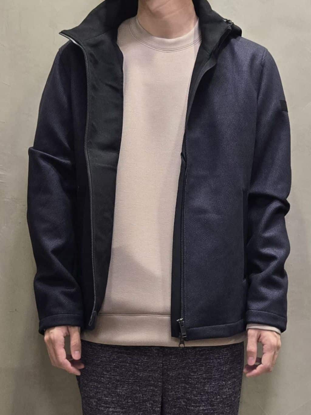 白木駆さんの「TAKEO KIKUCHI｜【ONOFF対応】TRダブルニット ストレッチパンツ」を使ったコーディネート