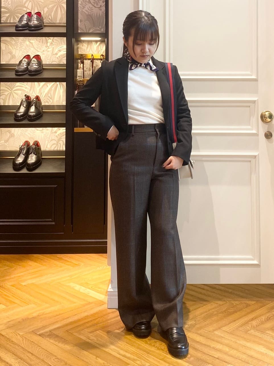 c.wさんの「DRESSTERIOR｜オーバーラップサークルシルクスカーフ」を使ったコーディネート