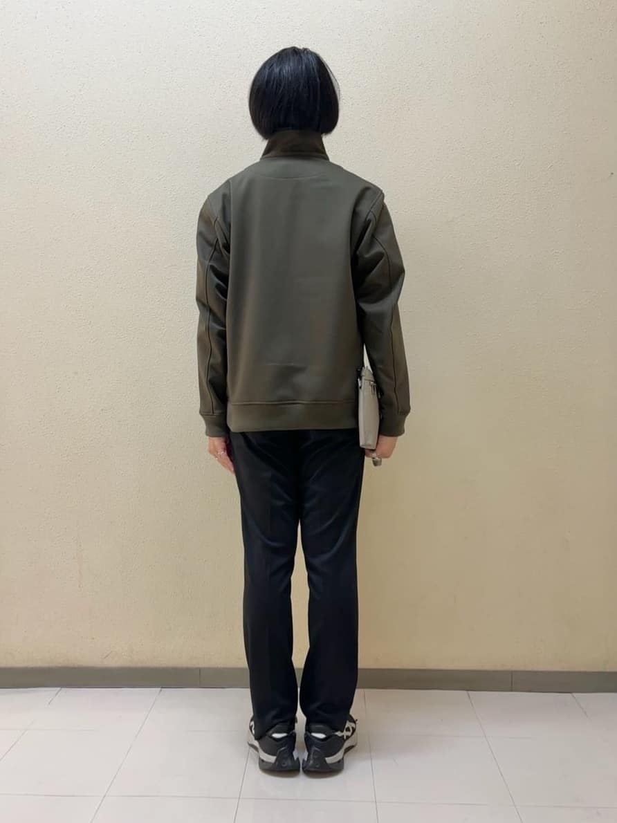 及川さんの「TAKEO KIKUCHI｜【ONOFF対応】TRダブルニット ストレッチパンツ」を使ったコーディネート