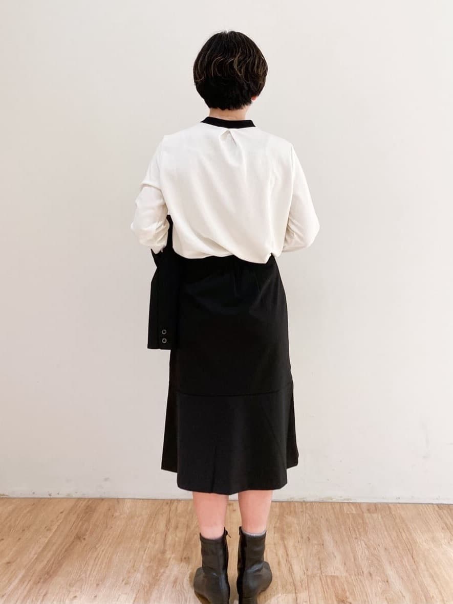 su.さんの「index｜《5色展開／S-LLサイズ》ストレッチマーメイドスカート／セットアップ対応【洗濯機洗い可／イージーケ」を使ったコーディネート