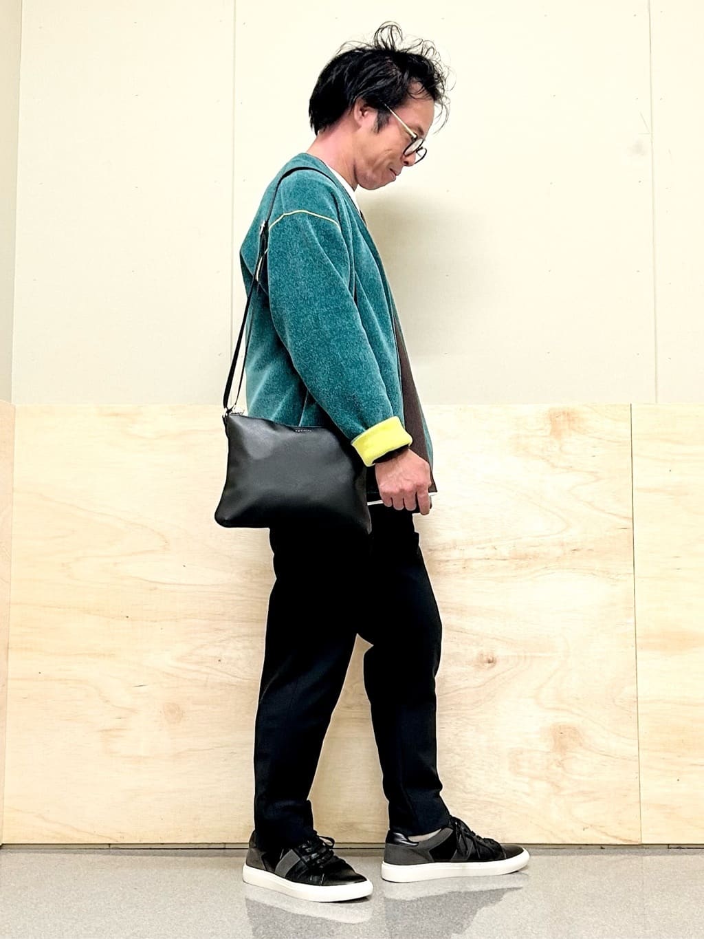 KENJI Iさんの「THE SHOP TK｜サフィアーノミニサコッシュ」を使ったコーディネート