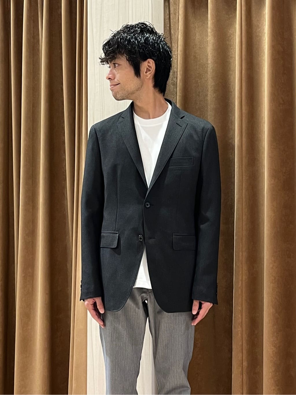 URAさんの「TAKEO KIKUCHI｜【全7サイズ&times;8色展開！】トップマルチヘリンボン パンツ」を使ったコーディネート