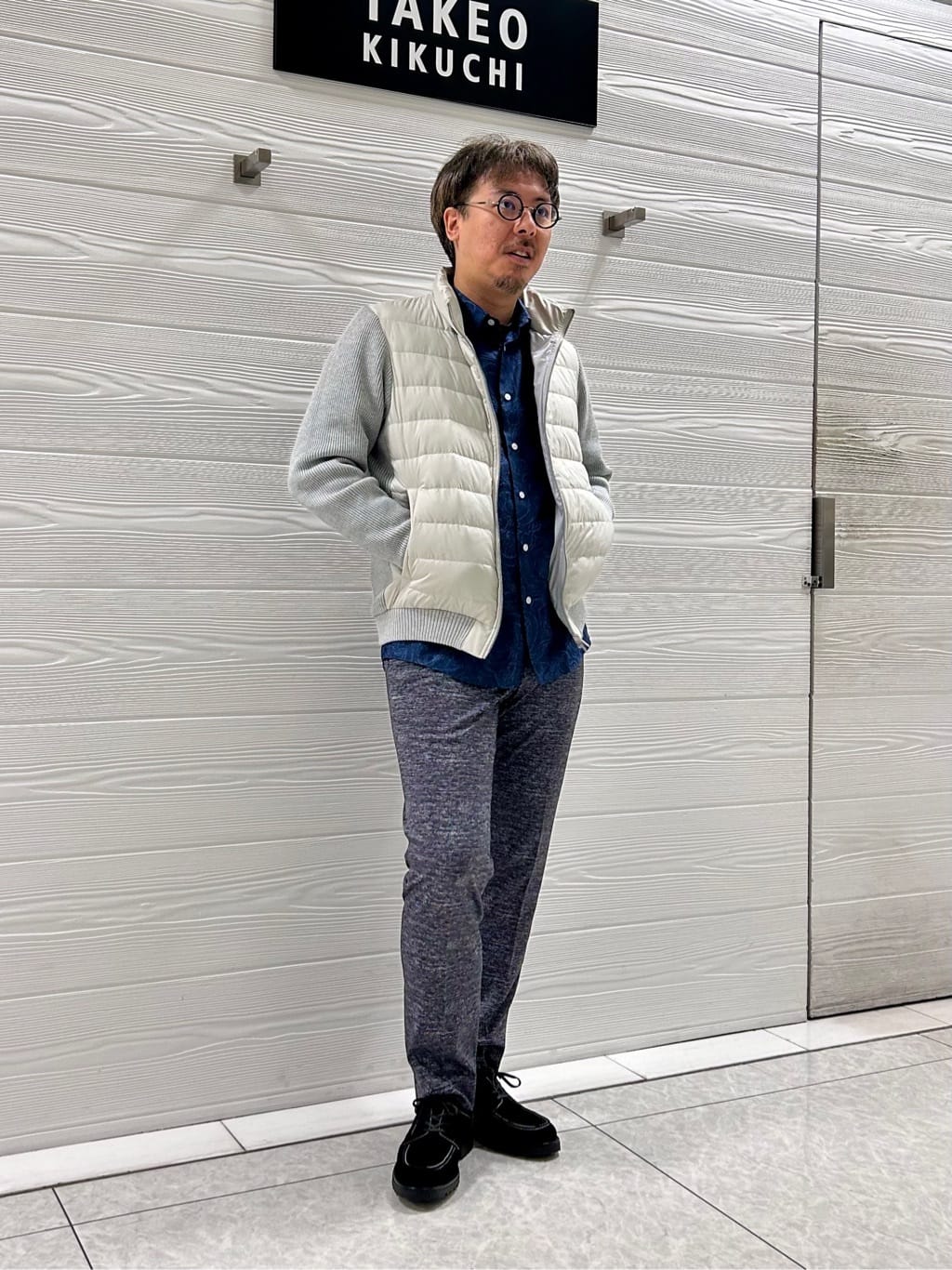 すーさんの「TAKEO KIKUCHI｜【ONOFF対応】TRダブルニット ストレッチパンツ」を使ったコーディネート
