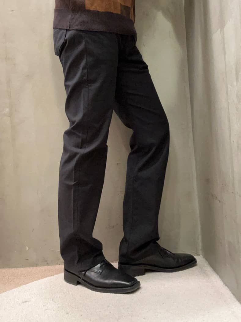 コウノ モトヤさんの「TAKEO KIKUCHI｜【Made in JAPAN】播州織 ストレッチ パンツ」を使ったコーディネート