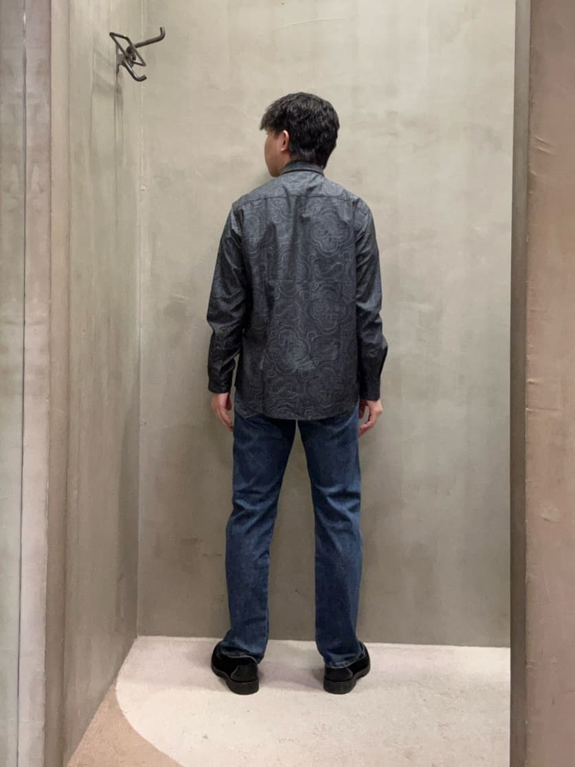 コウノ モトヤさんの「TAKEO KIKUCHI｜【モンスターストレッチ】日本製 ウォッシュド デニムパンツ」を使ったコーディネート