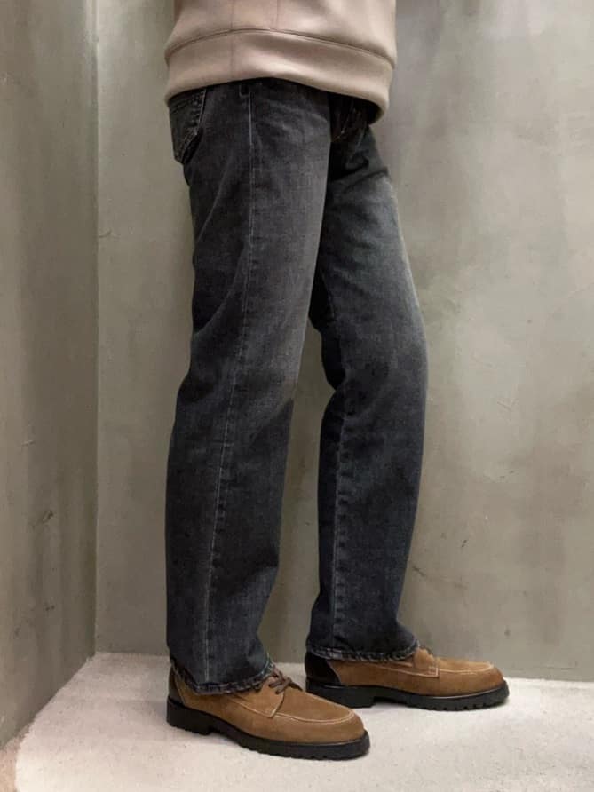 コウノ モトヤさんの「TAKEO KIKUCHI｜【モンスターストレッチ】日本製 ウォッシュド デニムパンツ」を使ったコーディネート