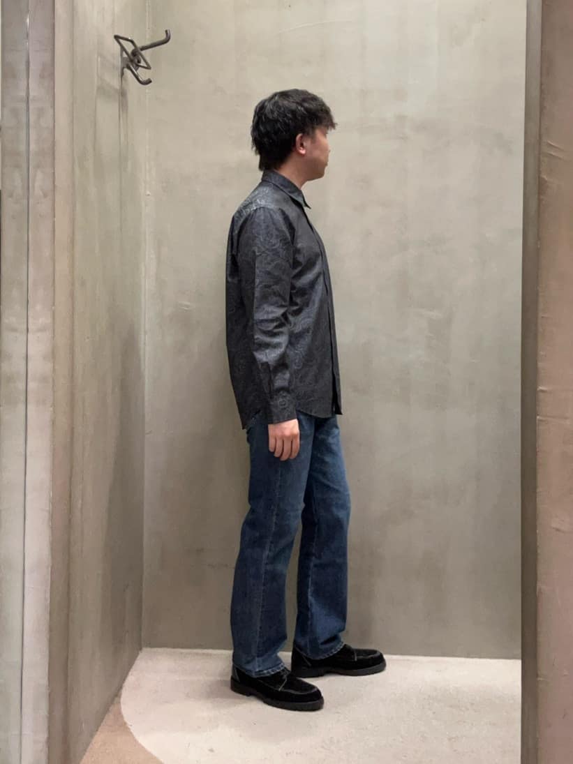 コウノ モトヤさんの「TAKEO KIKUCHI｜【モンスターストレッチ】日本製 ウォッシュド デニムパンツ」を使ったコーディネート