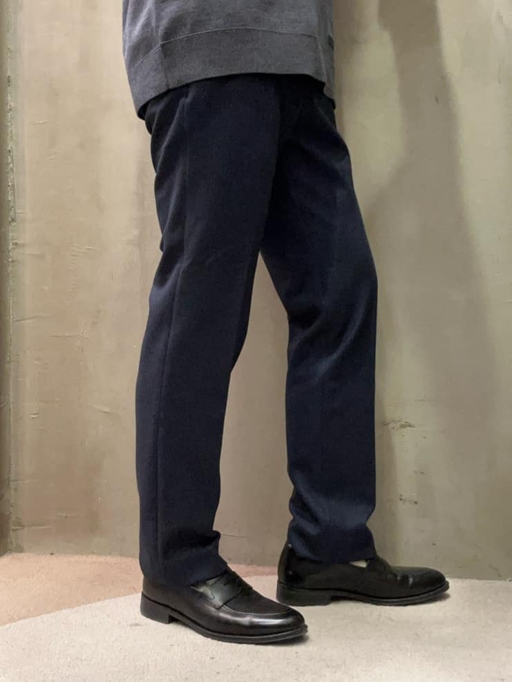 コウノ モトヤさんの「TAKEO KIKUCHI｜【DOWN FABRIC】ダウンファブリック ドレスパンツ / セットアップ対応」を使ったコーディネート