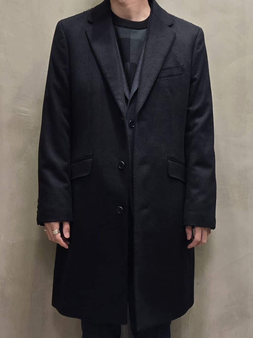 白木駆さんの「TAKEO KIKUCHI｜ウールカシミヤブレンド チェスターコート」を使ったコーディネート