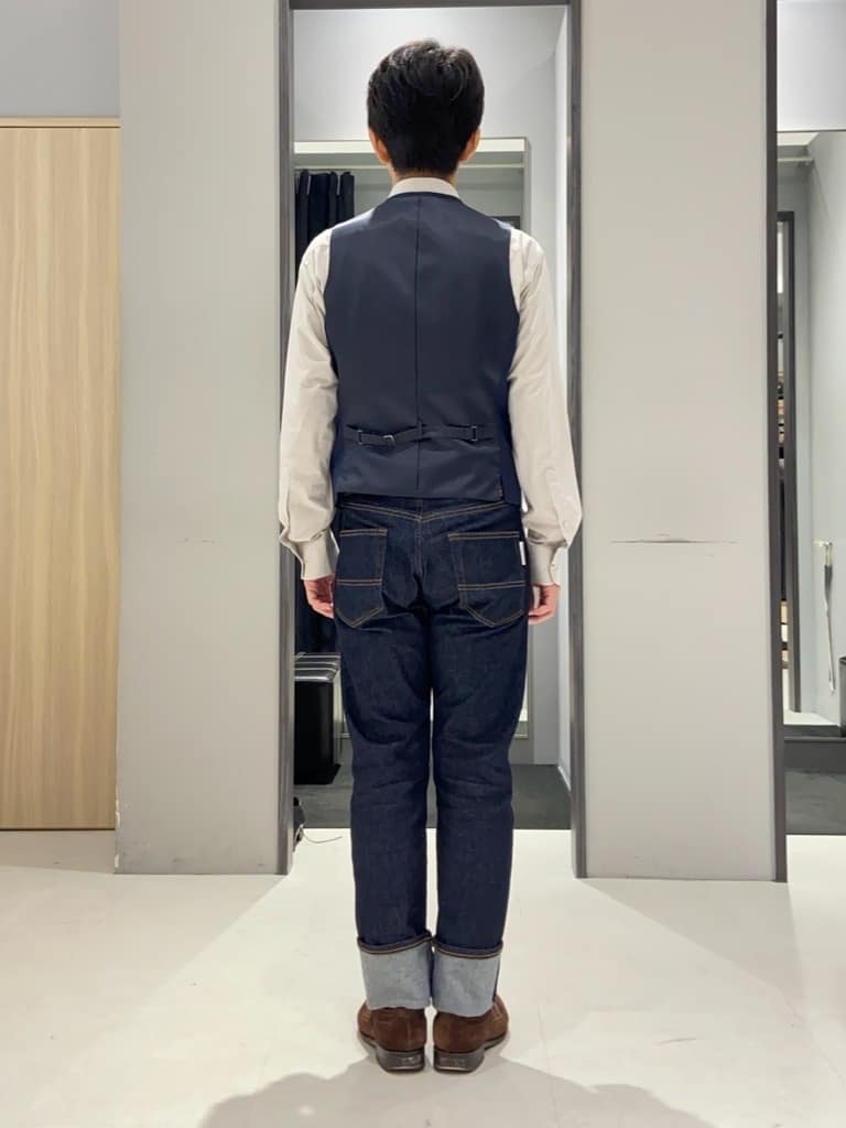 わいずみさんの「TAKEO KIKUCHI｜【Three by Three】シャイニーシャークピンヘッド ベスト / 3ピース対応」を使ったコーディネート