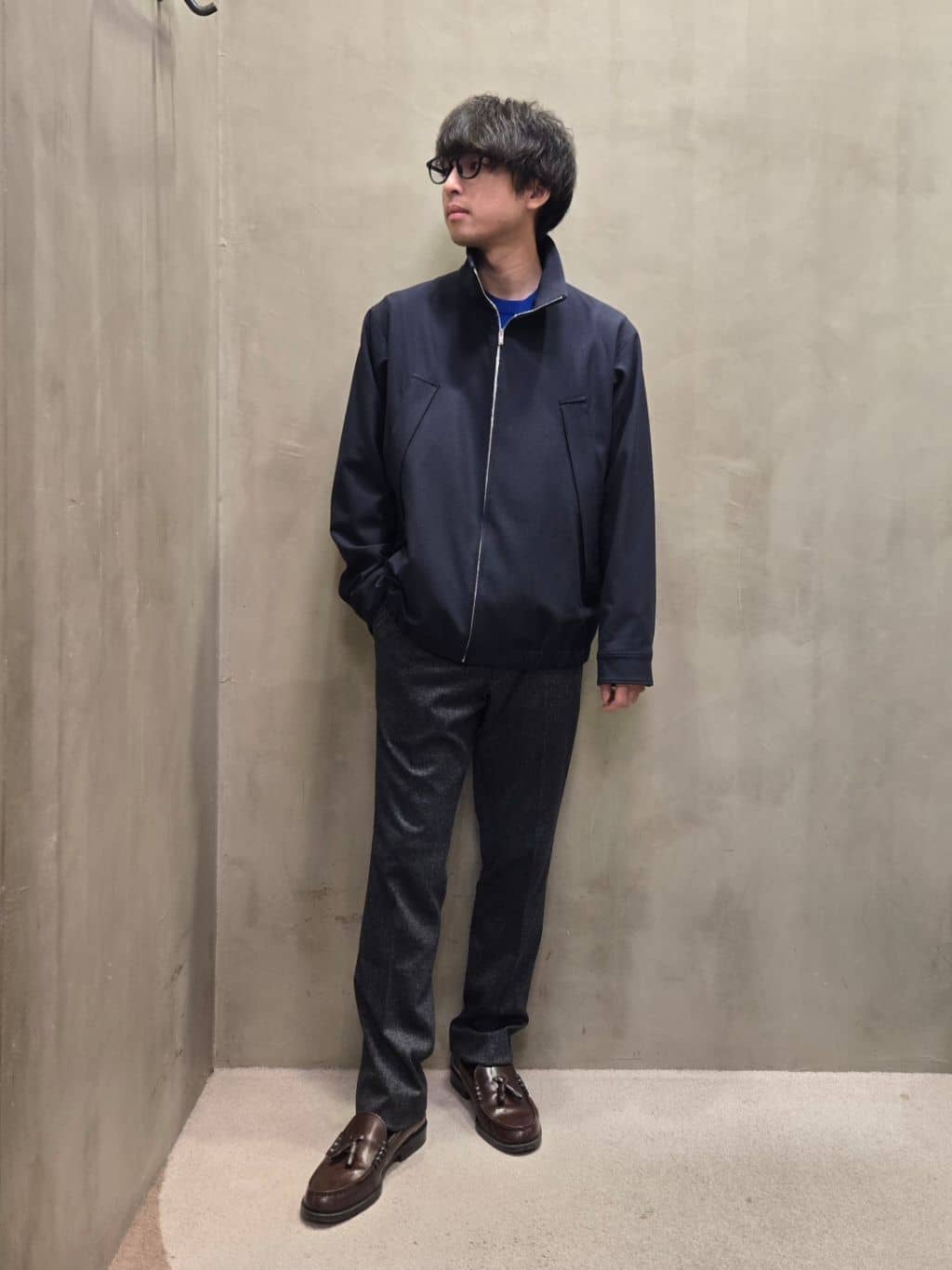 白木駆さんの「TAKEO KIKUCHI｜【ONOFF対応】TRダブルニット ストレッチパンツ」を使ったコーディネート