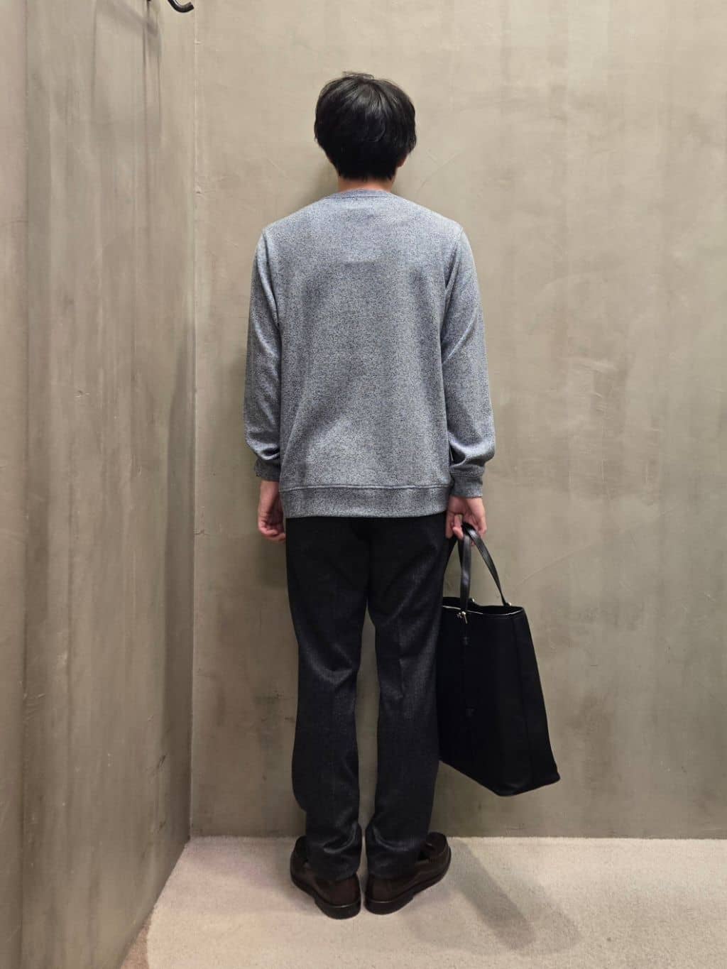 白木駆さんの「TAKEO KIKUCHI｜【ONOFF対応】TRダブルニット ストレッチパンツ」を使ったコーディネート