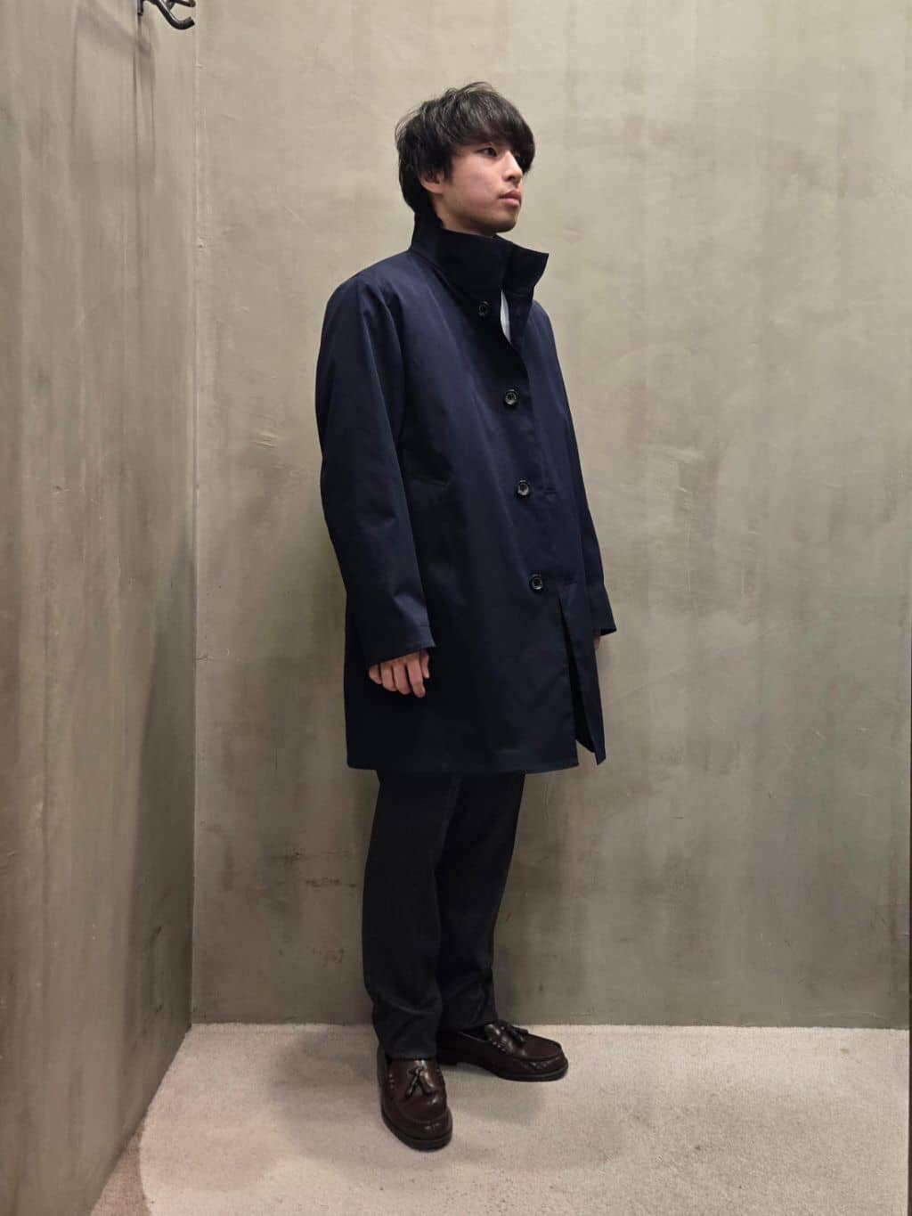 白木駆さんの「TAKEO KIKUCHI｜【ONOFF対応】TRダブルニット ストレッチパンツ」を使ったコーディネート