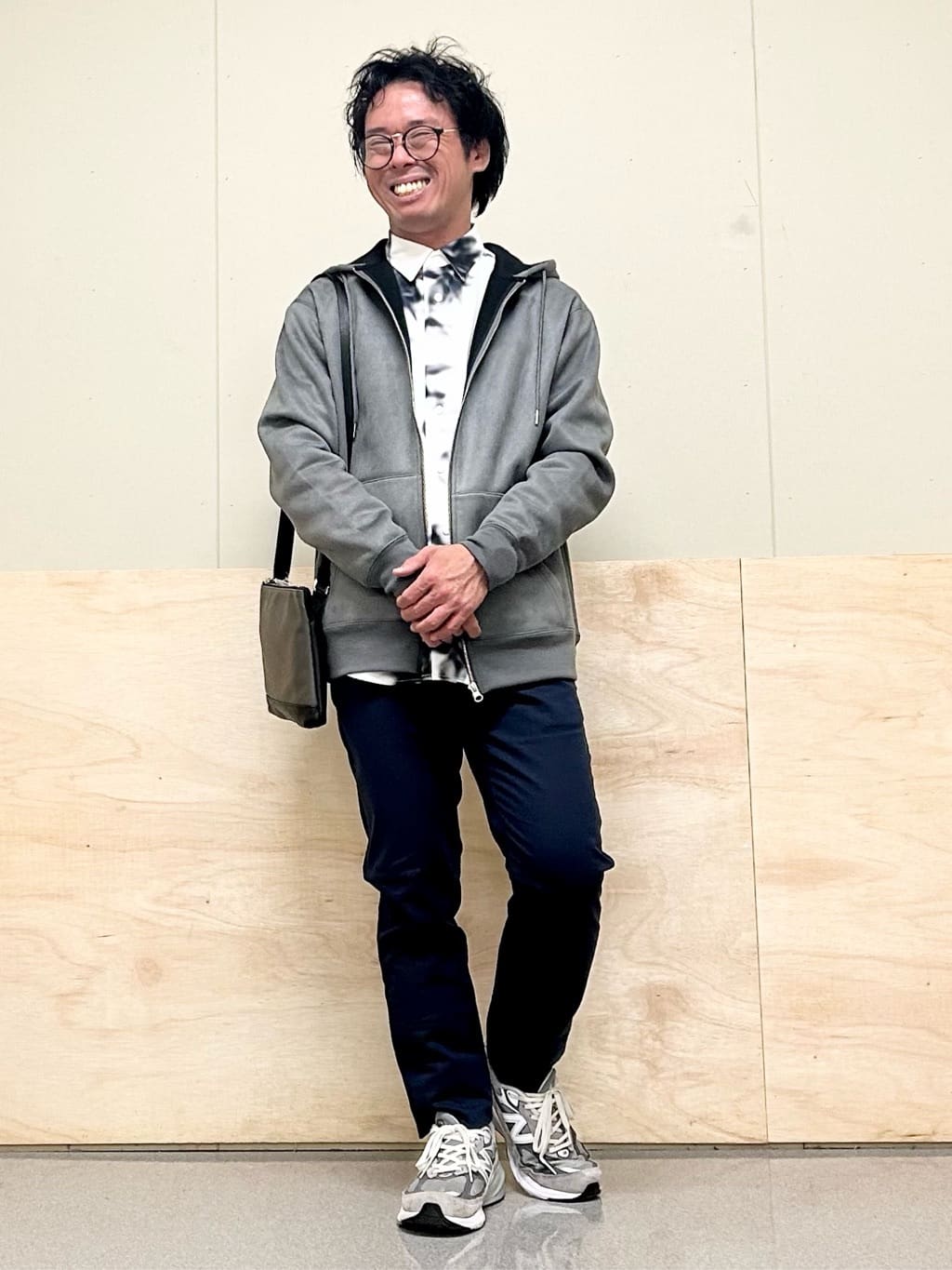 KENJI Iさんの「THE SHOP TK｜サフィアーノミニサコッシュ」を使ったコーディネート