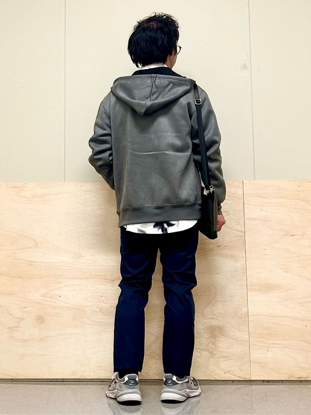 KENJI Iさんの「THE SHOP TK｜サフィアーノミニサコッシュ」を使ったコーディネート