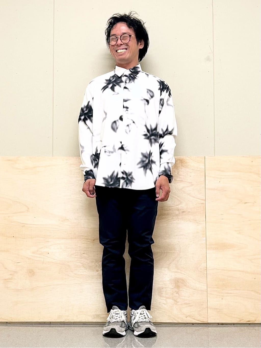 KENJI Iさんの「THE SHOP TK｜サフィアーノミニサコッシュ」を使ったコーディネート