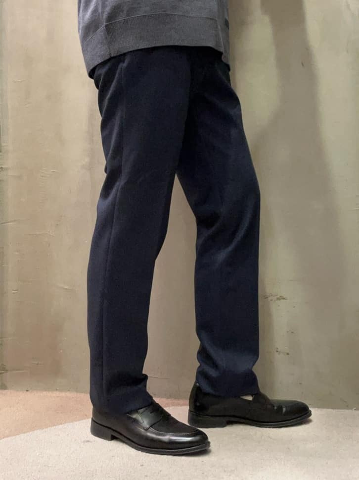 コウノ モトヤさんの「TAKEO KIKUCHI｜【DOWN FABRIC】ダウンファブリック ドレスパンツ / セットアップ対応」を使ったコーディネート