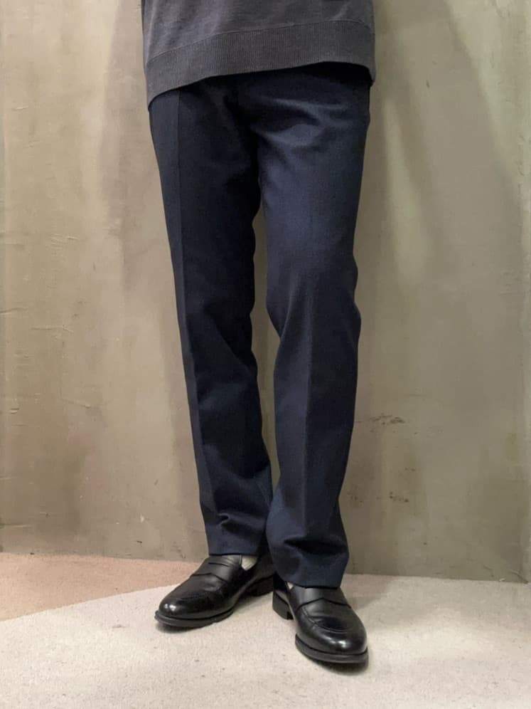 コウノ モトヤさんの「TAKEO KIKUCHI｜【DOWN FABRIC】ダウンファブリック ドレスパンツ / セットアップ対応」を使ったコーディネート