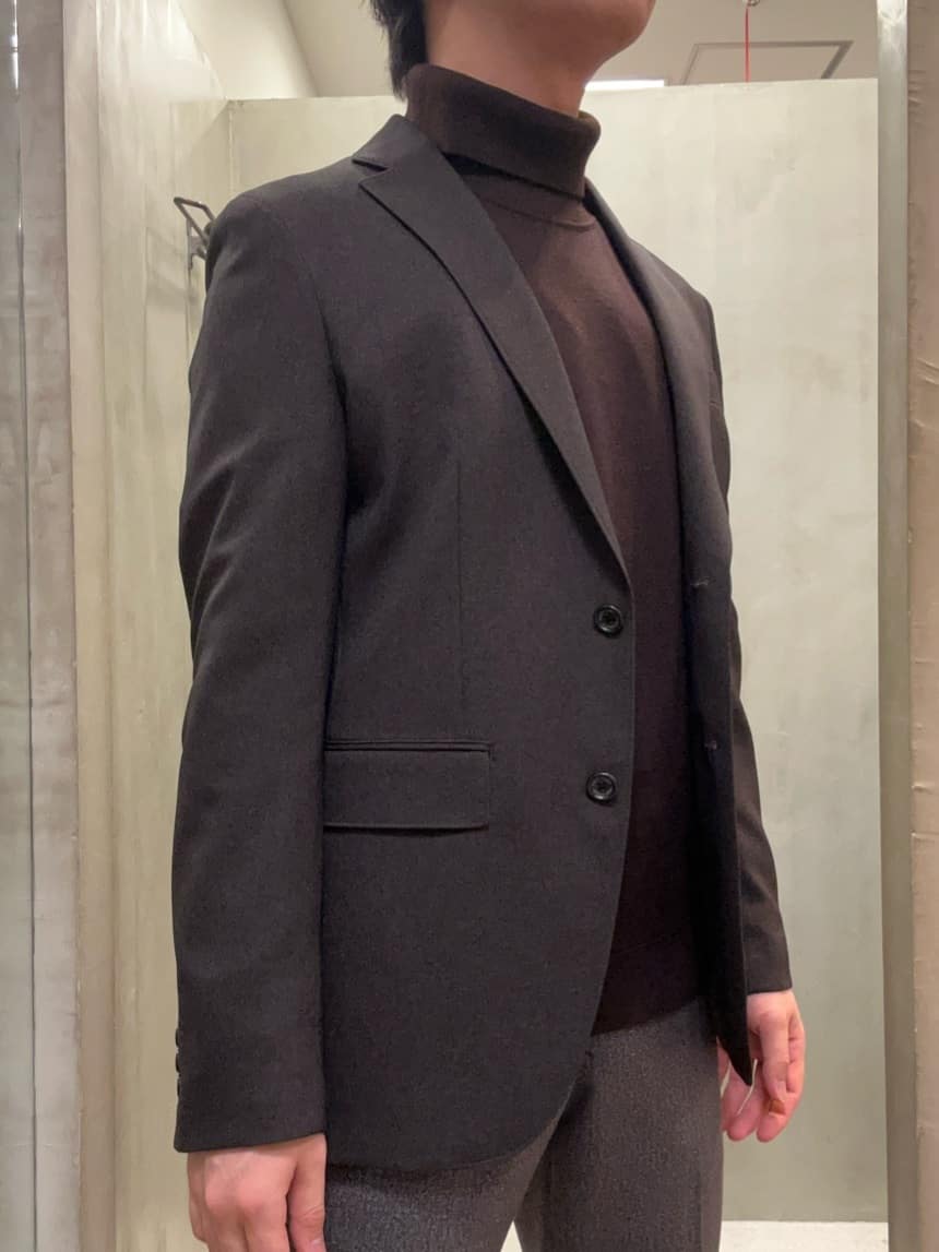 コウノ モトヤさんの「TAKEO KIKUCHI｜【DOWN FABRIC】ダウンファブリック ドレスパンツ / セットアップ対応」を使ったコーディネート