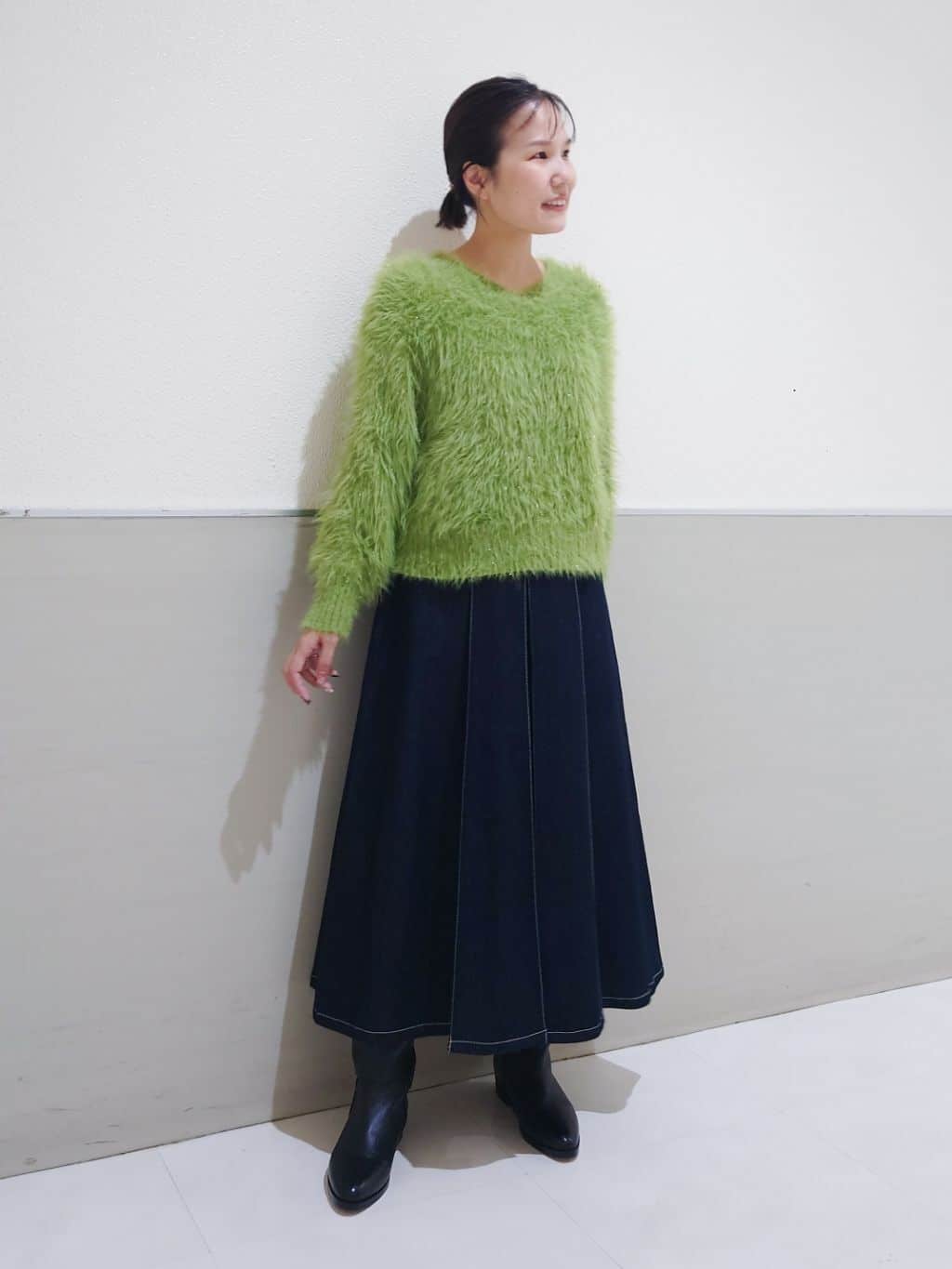 maruさんの「THE SHOP TK｜シーズンレスで使える デニムタックスカート/洗える」を使ったコーディネート