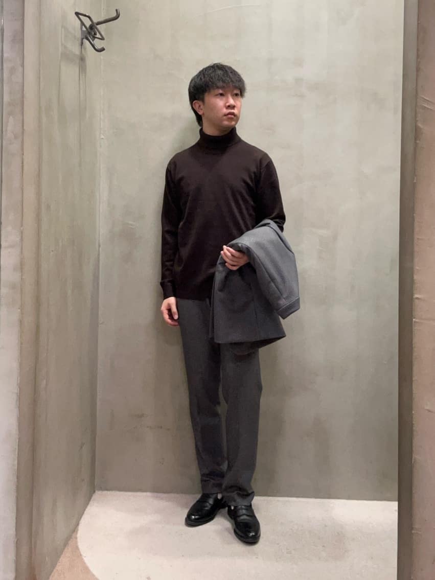 コウノ モトヤさんの「TAKEO KIKUCHI｜【DOWN FABRIC】ダウンファブリック ドレスパンツ / セットアップ対応」を使ったコーディネート