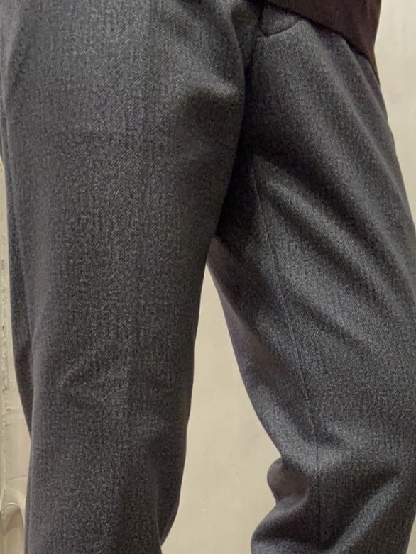 コウノ モトヤさんの「TAKEO KIKUCHI｜【DOWN FABRIC】ダウンファブリック ドレスパンツ / セットアップ対応」を使ったコーディネート