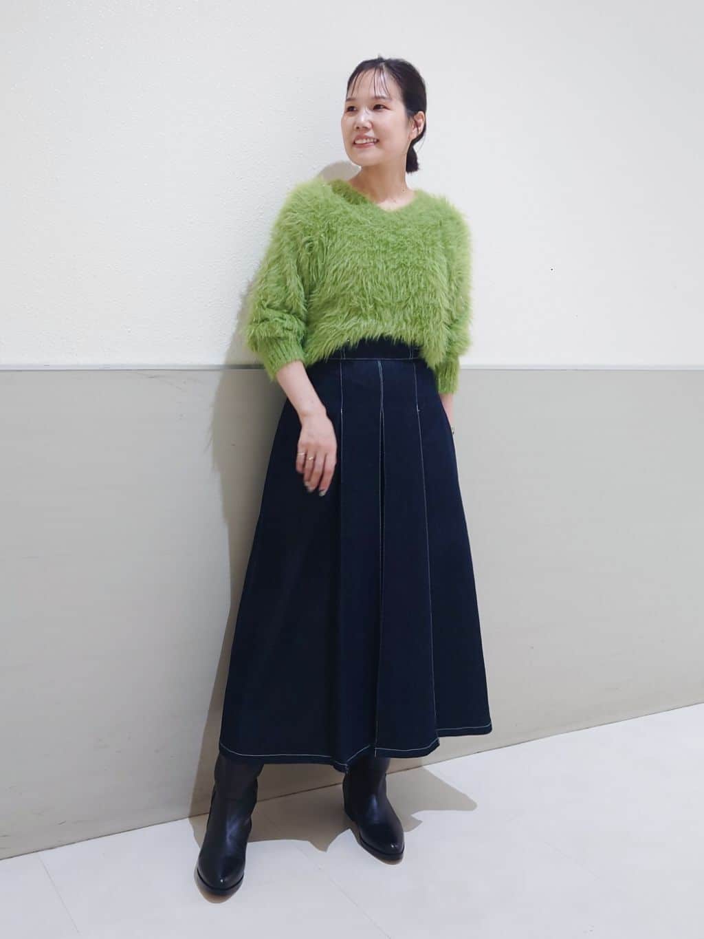maruさんの「THE SHOP TK｜シーズンレスで使える デニムタックスカート/洗える」を使ったコーディネート