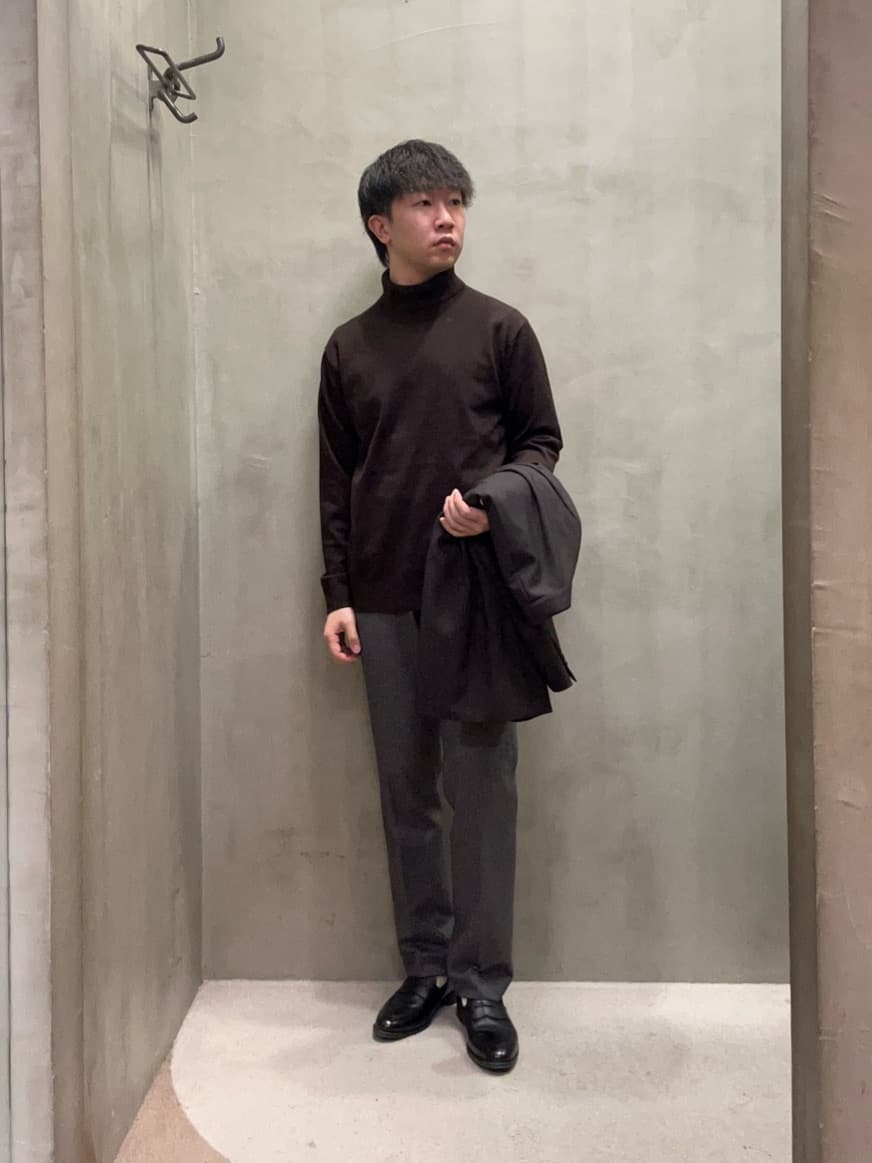コウノ モトヤさんの「TAKEO KIKUCHI｜【DOWN FABRIC】ダウンファブリック ドレスパンツ / セットアップ対応」を使ったコーディネート