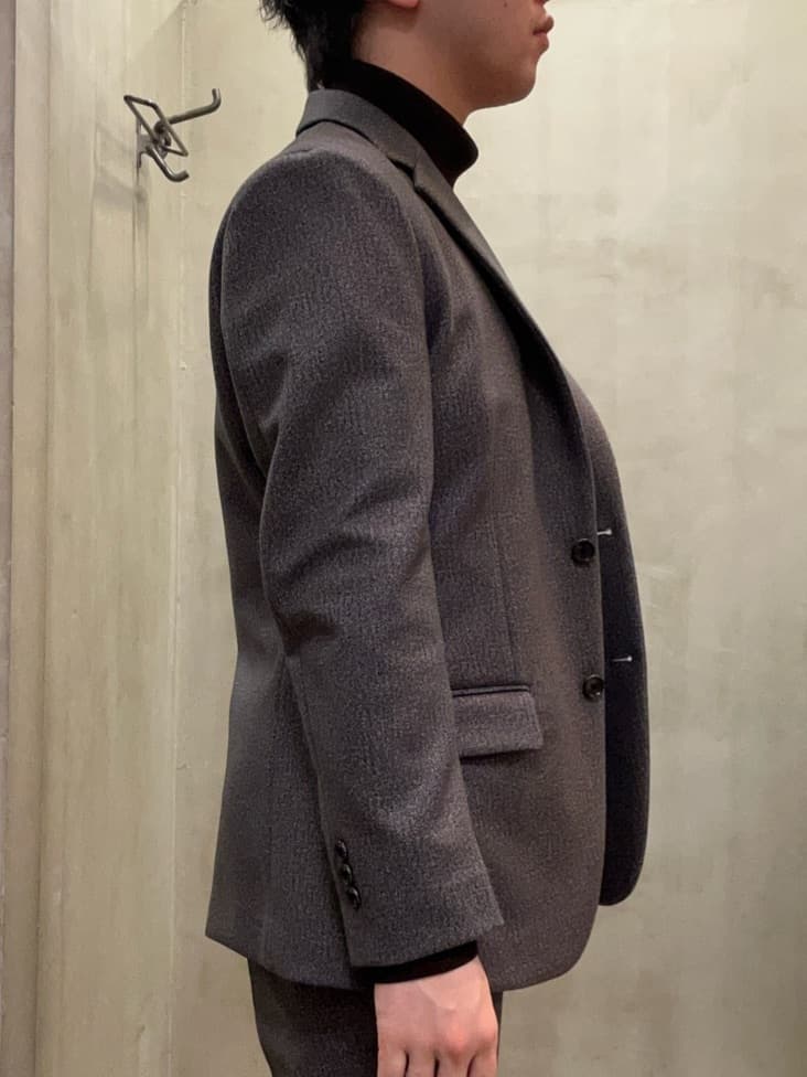 コウノ モトヤさんの「TAKEO KIKUCHI｜【DOWN FABRIC】ダウンファブリック ドレスパンツ / セットアップ対応」を使ったコーディネート