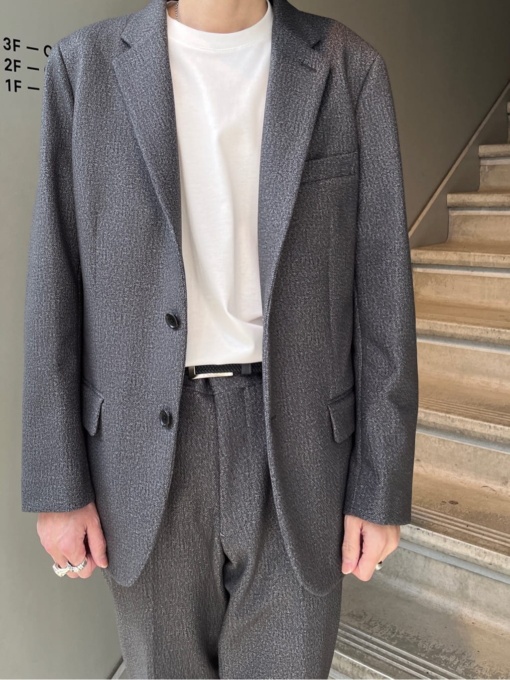 Shintaroさんの「TAKEO KIKUCHI｜【DOWN FABRIC】ダウンファブリック ドレスパンツ / セットアップ対応」を使ったコーディネート
