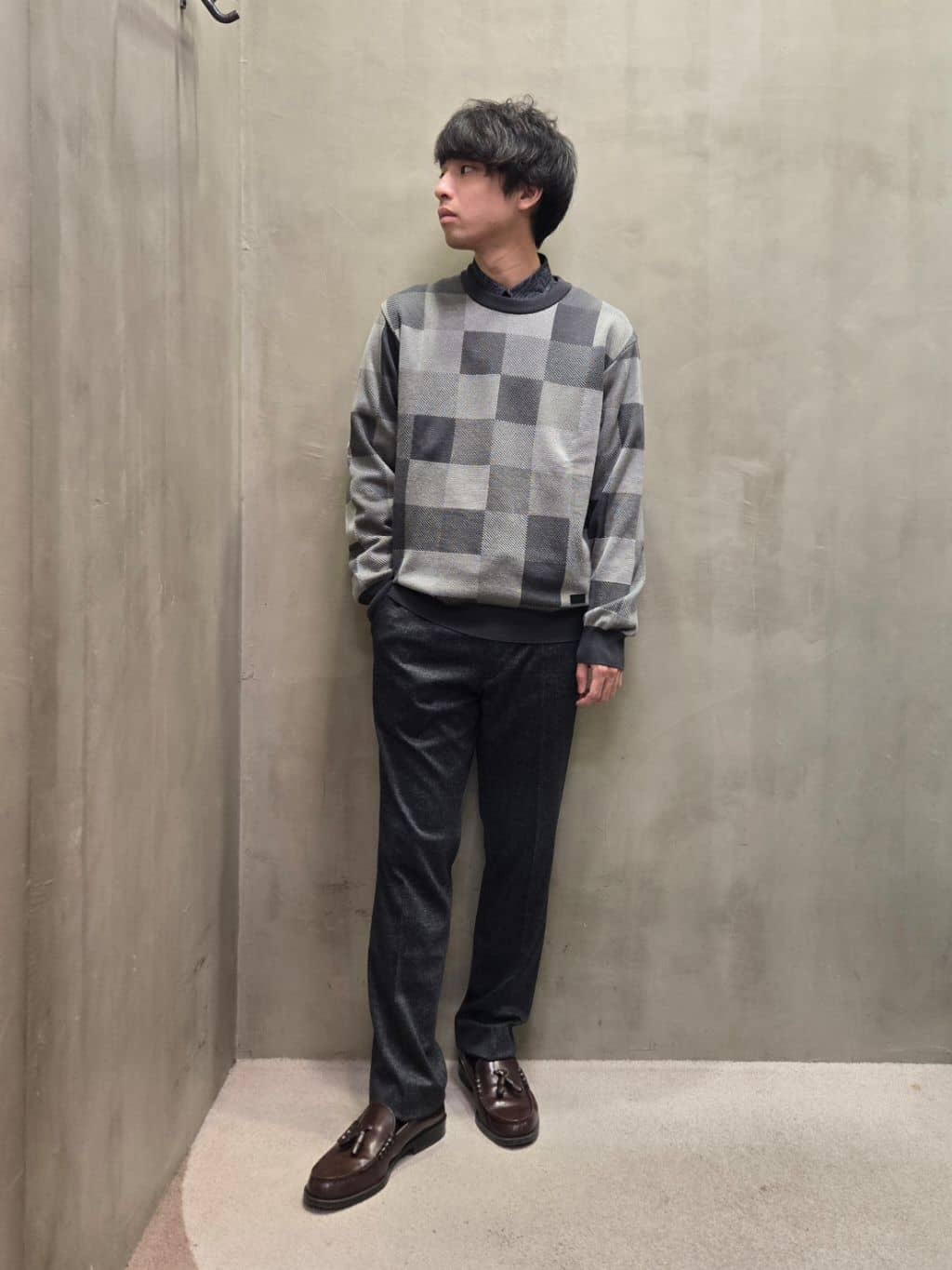 白木駆さんの「TAKEO KIKUCHI｜【ONOFF対応】TRダブルニット ストレッチパンツ」を使ったコーディネート