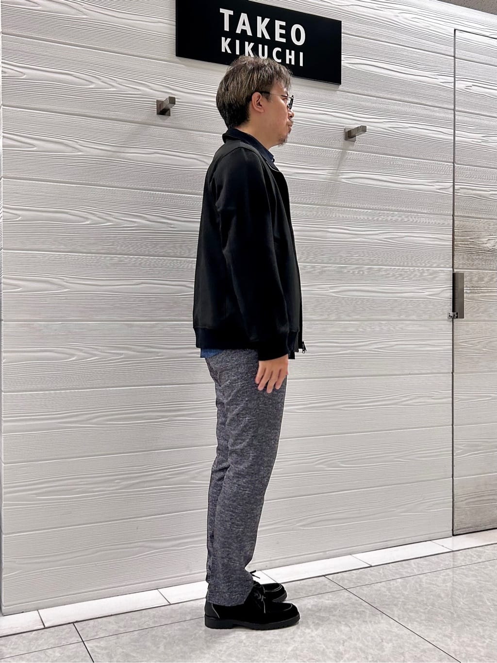 すーさんの「TAKEO KIKUCHI｜【ONOFF対応】TRダブルニット ストレッチパンツ」を使ったコーディネート