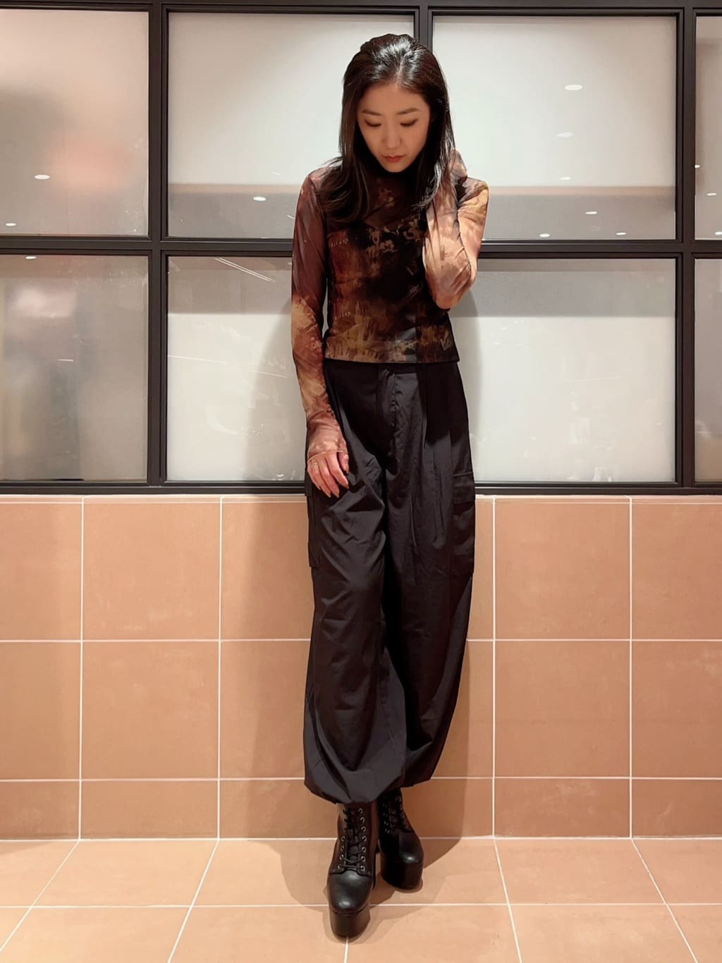 kaoriさんの「ESPERANZA｜【ラク盛り／ショートブーツ】リピーター続出／脚長美脚　厚底レースアップブーツ」を使ったコーディネート