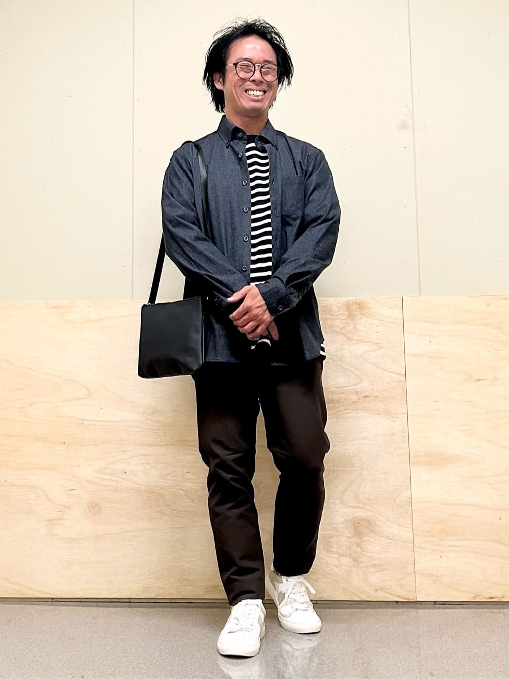 KENJI Iさんの「THE SHOP TK｜サフィアーノミニサコッシュ」を使ったコーディネート