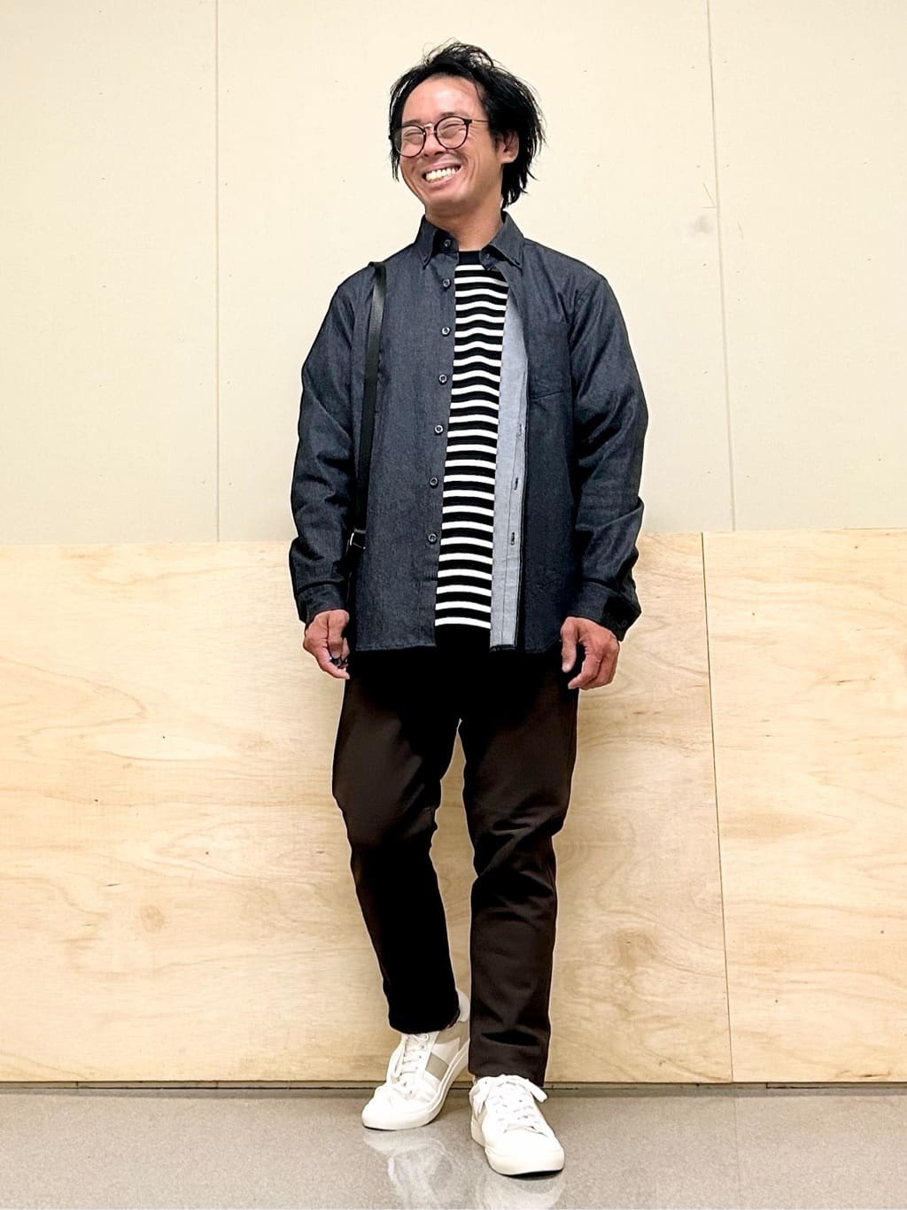 KENJI Iさんの「THE SHOP TK｜サフィアーノミニサコッシュ」を使ったコーディネート