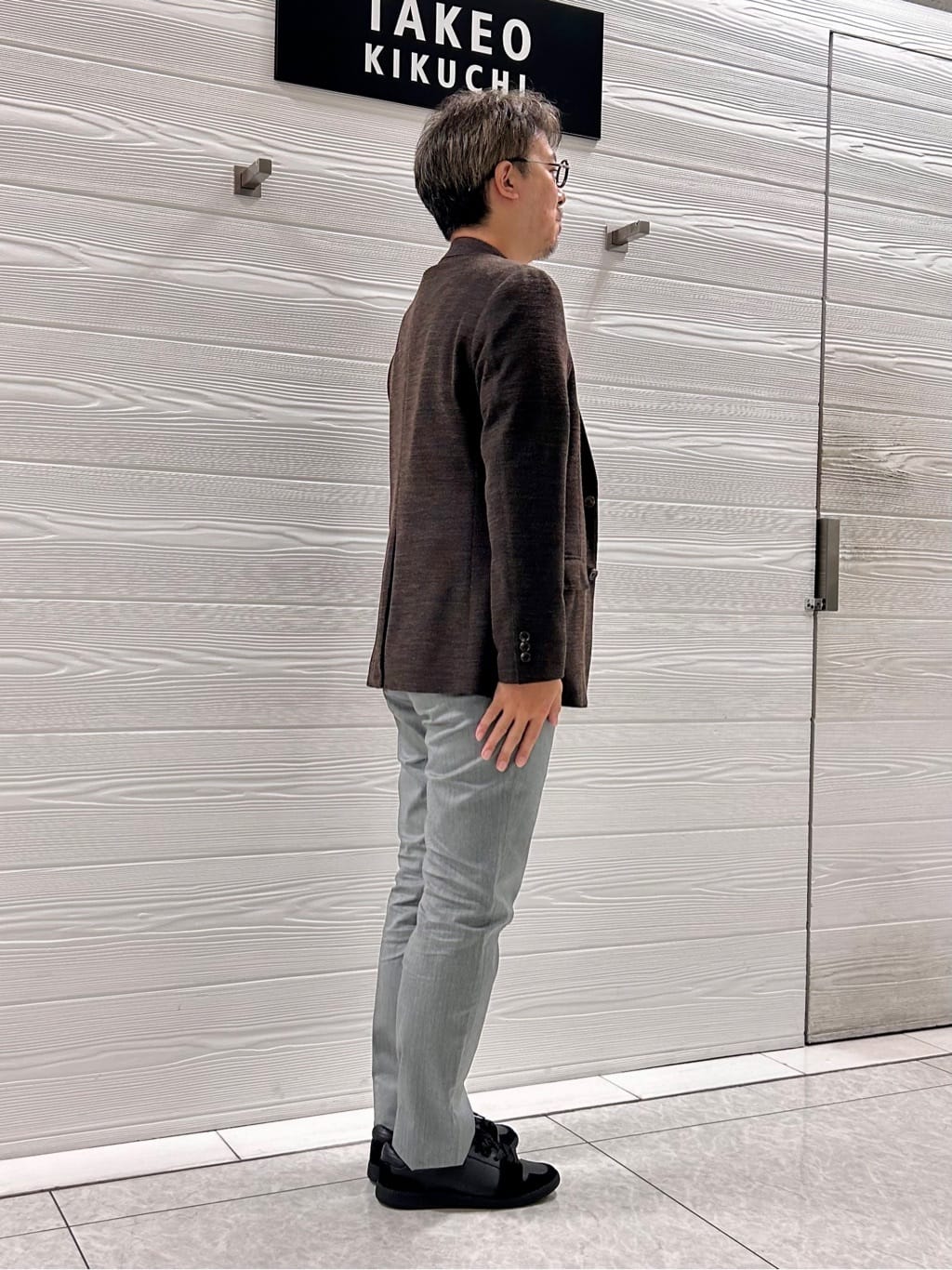 すーさんの「TAKEO KIKUCHI｜【全7サイズ&times;8色展開！】トップマルチヘリンボン パンツ」を使ったコーディネート