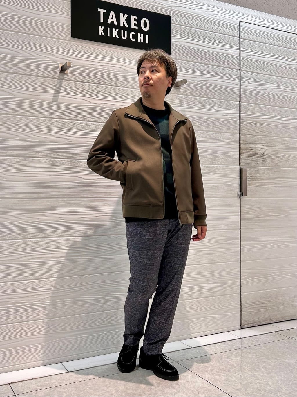 すーさんの「TAKEO KIKUCHI｜【ONOFF対応】TRダブルニット ストレッチパンツ」を使ったコーディネート