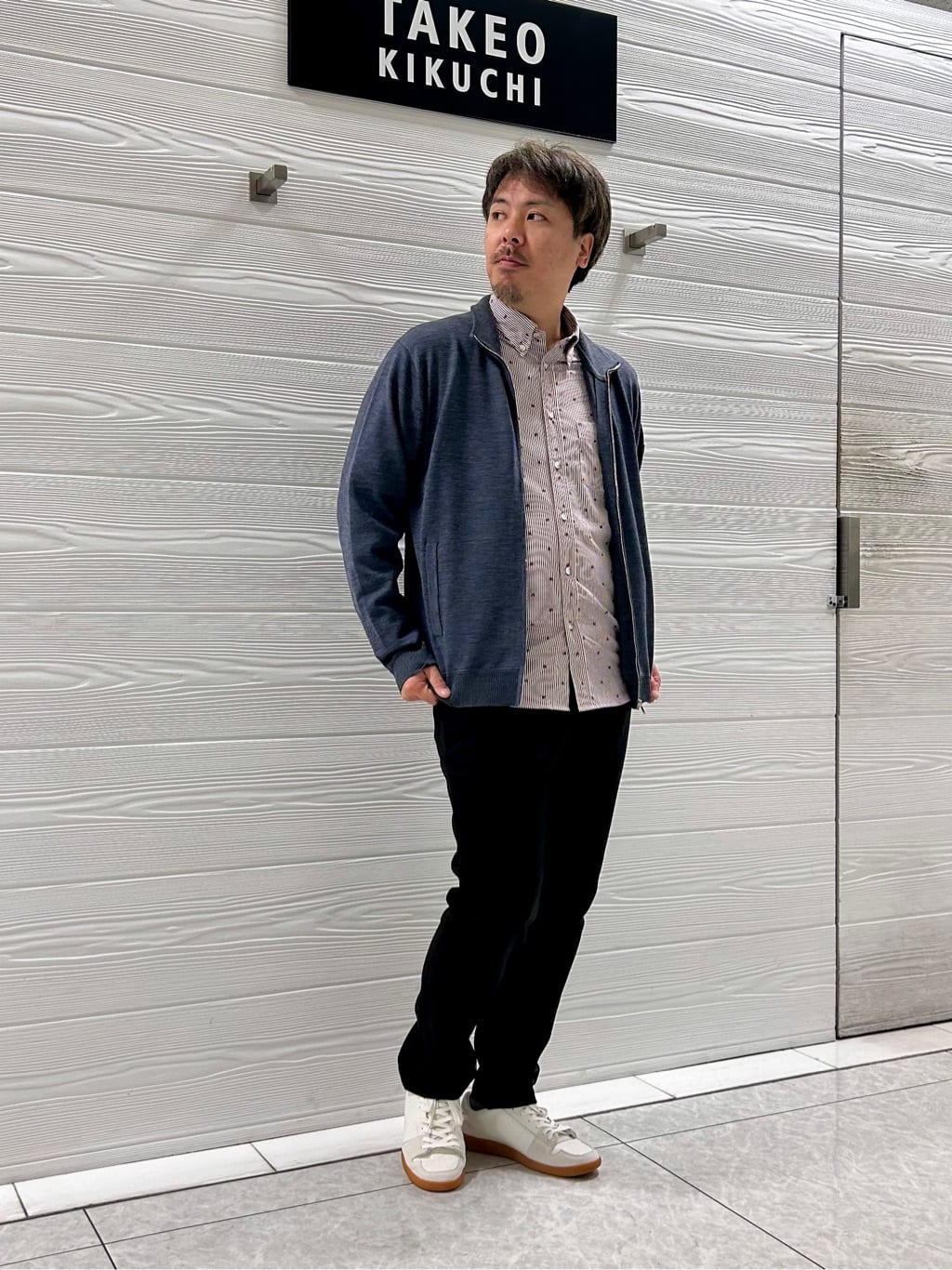 すーさんの「TAKEO KIKUCHI｜ハットモチーフ ジャカード ストライプ シャツ」を使ったコーディネート