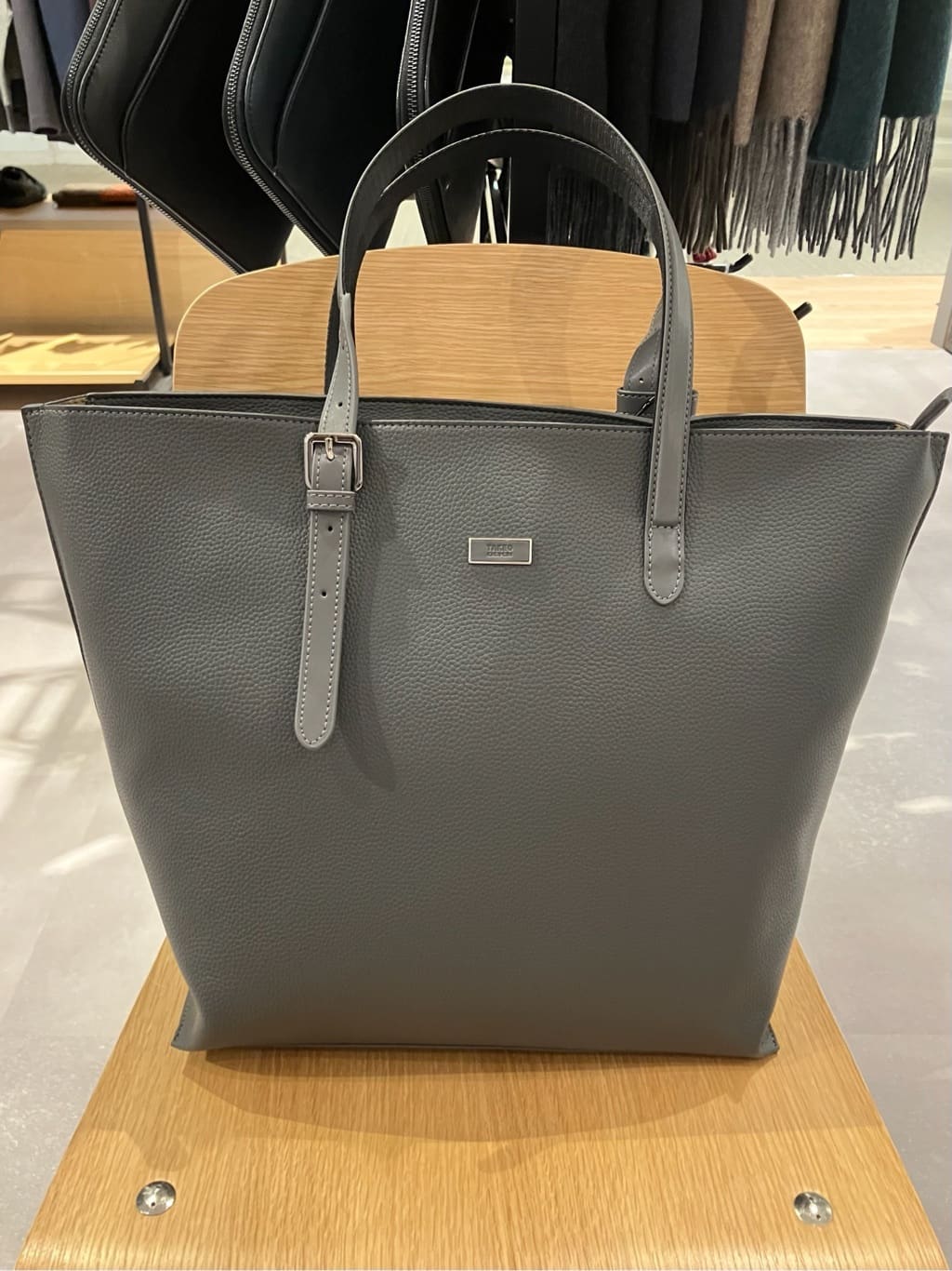 みかさんの「TAKEO KIKUCHI｜【Made in JAPAN】播州織 ストレッチ パンツ」を使ったコーディネート