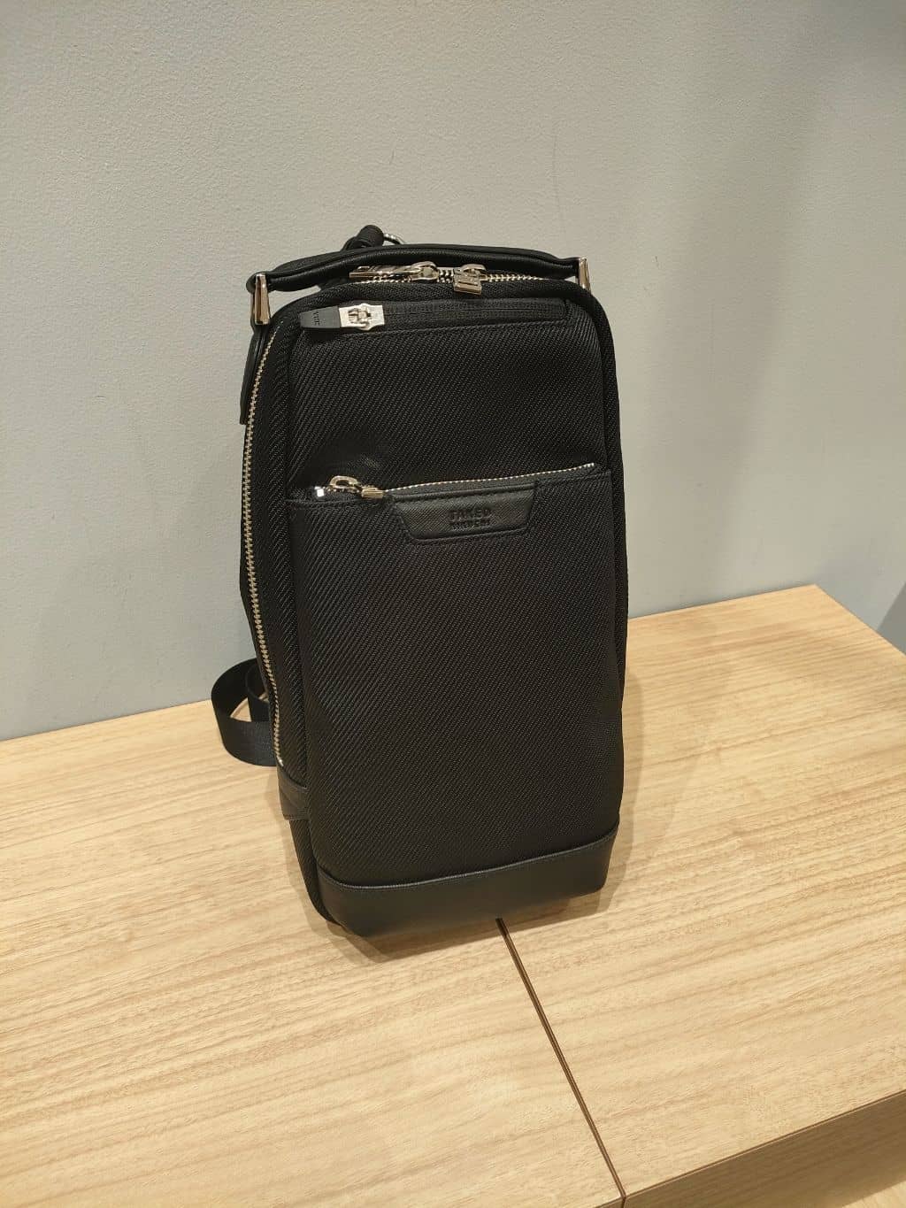 nobuさんの「TAKEO KIKUCHI｜薄マチ スマート 大人　ワンショルダーバッグ」を使ったコーディネート