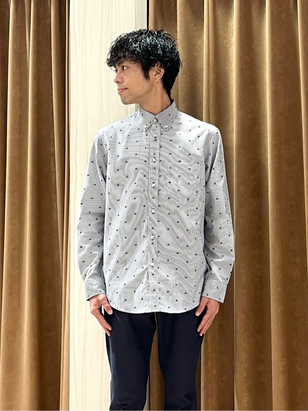 URAさんの「TAKEO KIKUCHI｜ハットモチーフ ジャカード ストライプ シャツ」を使ったコーディネート