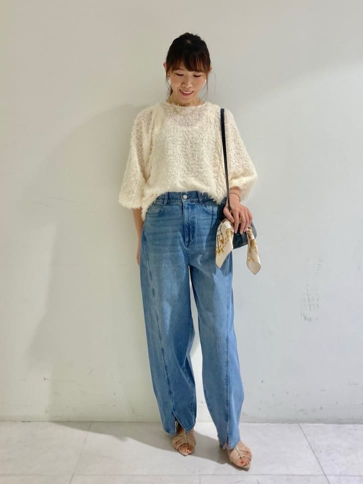 erikoさんの「UNTITLED｜【手洗い／58cm正方形】ベルトプリントスカーフ」を使ったコーディネート