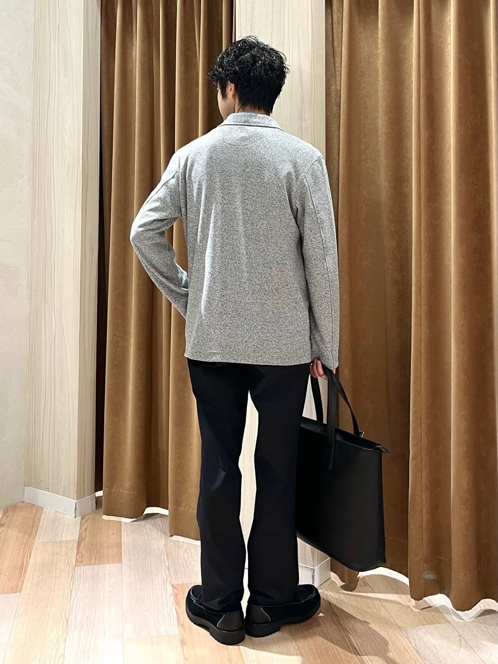 URAさんの「TAKEO KIKUCHI｜【オフィスカジュアル対応】ドレス チノパンツ」を使ったコーディネート