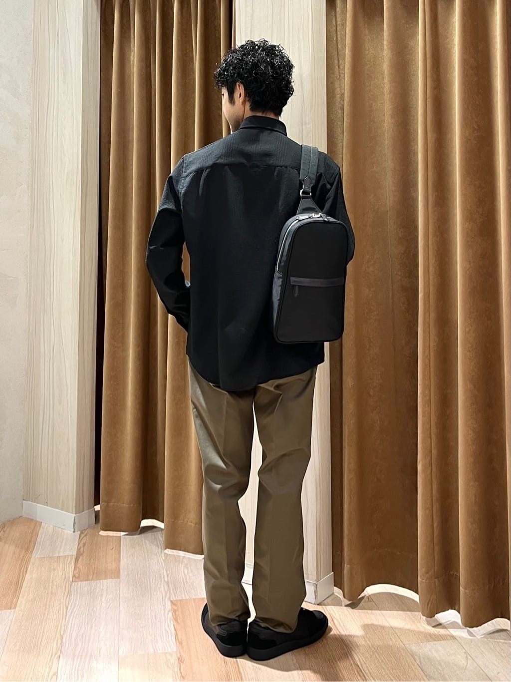URAさんの「TAKEO KIKUCHI｜【オフィスカジュアル対応】ドレス チノパンツ」を使ったコーディネート