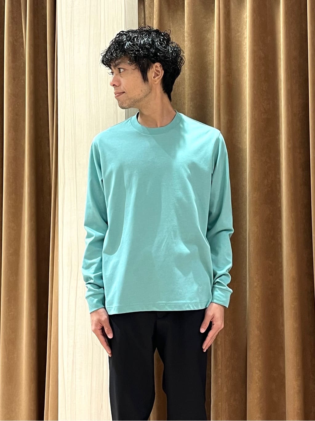 URAさんの「TAKEO KIKUCHI｜【オフィスカジュアル対応】ドレス チノパンツ」を使ったコーディネート