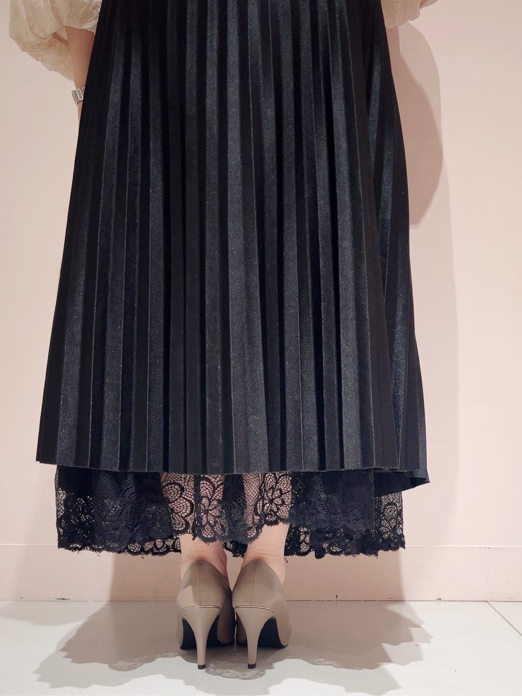 りえさんの「ESPERANZA｜【レイン対応/12時間パンプス】約8.5cm　歩きやすくて疲れにくい」を使ったコーディネート
