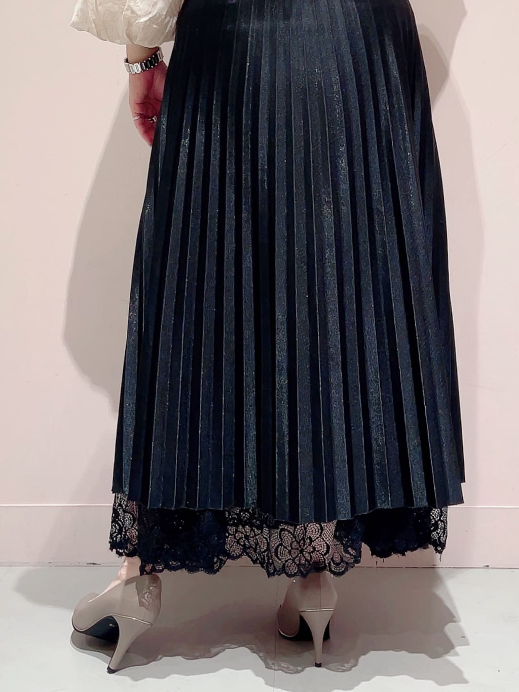 りえさんの「ESPERANZA｜【レイン対応/12時間パンプス】約8.5cm　歩きやすくて疲れにくい」を使ったコーディネート