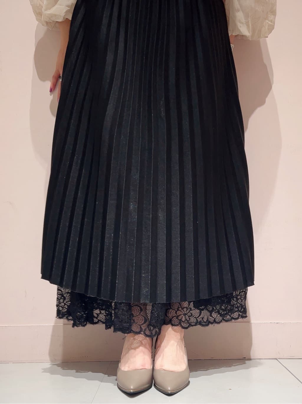 りえさんの「ESPERANZA｜【レイン対応/12時間パンプス】約8.5cm　歩きやすくて疲れにくい」を使ったコーディネート